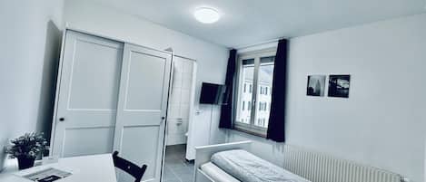 Einzelzimmer mit eigenem Bad