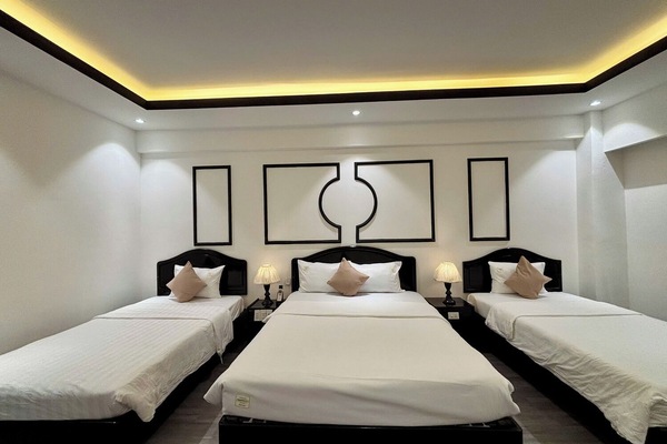 Phòng 4 dành cho gia đình | Bàn, khu vực làm việc phù hợp cho laptop