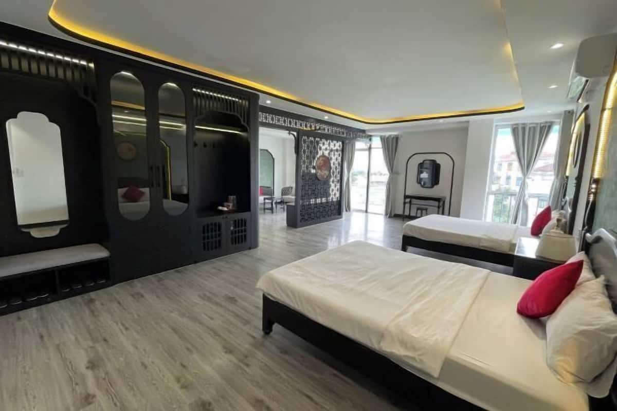 Escriptori, espai de treball apte per a portàtils i wifi gratuïta