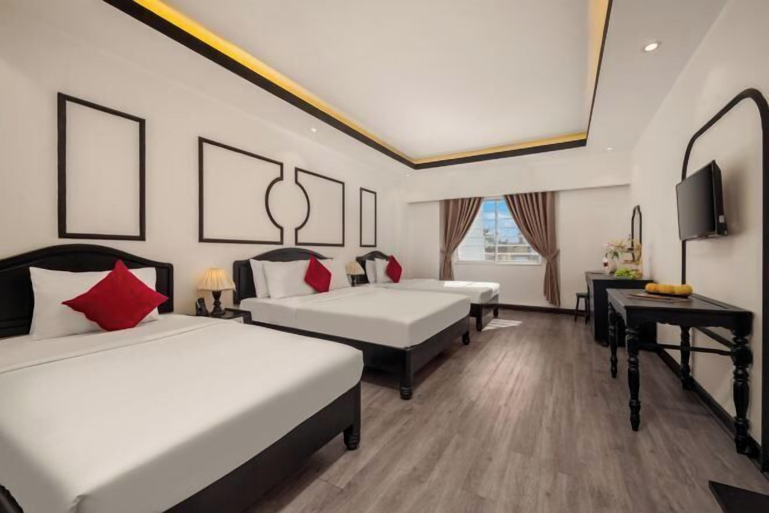 Bureau, espace de travail pour ordinateur portable, Wi-Fi gratuit