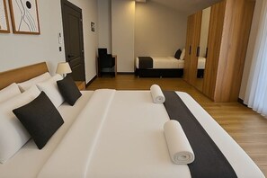 Iron/ironing board, WiFi, bed sheets