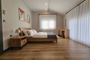 3 chambres, fer et planche à repasser, Wi-Fi, draps fournis