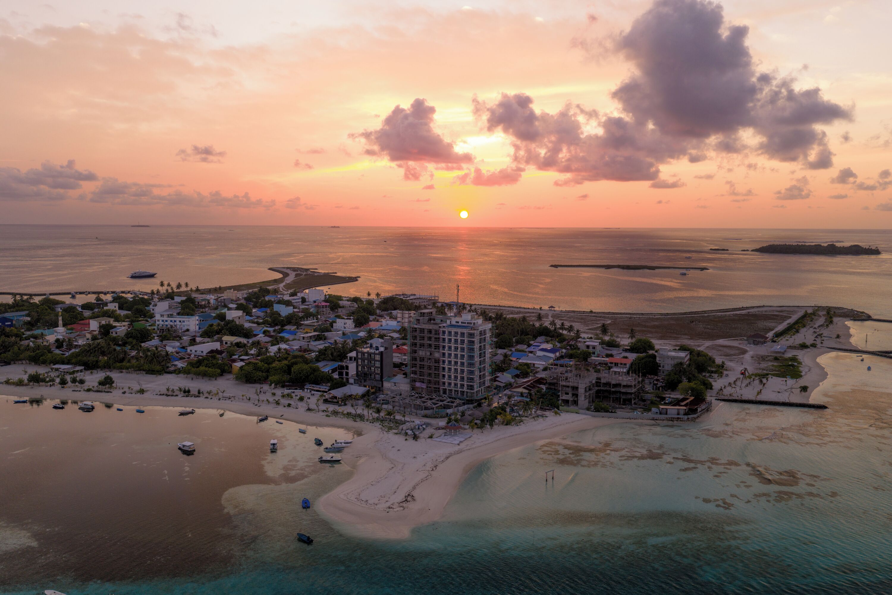 Overnatningsstedets facade – aften/nat