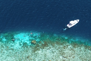 Am Strand, weißer Sandstrand, Cabañas (kostenlos), Liegestühle