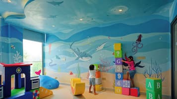 Área de juegos infantiles techada