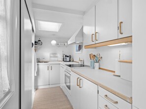 Fridge, dishwasher, cookware/dishes/utensils