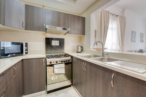 Micro-ondes, four, plaque de cuisson