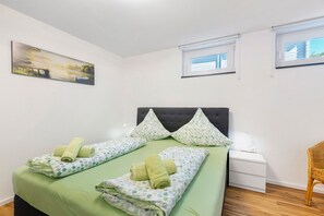 2 bedrooms, WiFi, bed sheets - Apartment 'Casa Verde - Moos' with Private Terrace, Shared Garden and Wi-Fi (Moos)