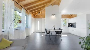 Fernseher, Tischtennisplatte