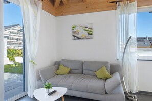 Fernseher, Tischtennisplatte