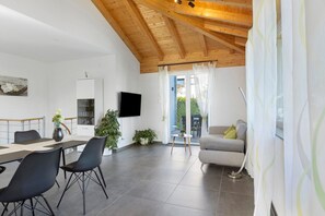 Fernseher, Tischtennisplatte