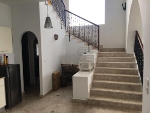 المنشأة من الداخل