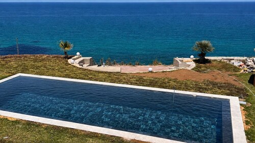 Sea View Villa in Ras Jbal