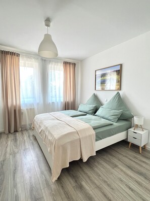 1 habitación, escritorio, wifi gratis y ropa de cama