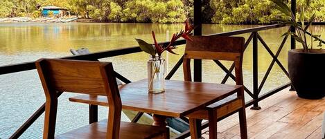 디럭스 더블룸, 호수 전망 | 테라스/파티오