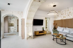 TV, fireplace, table tennis