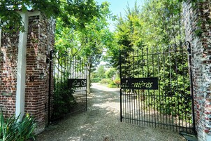 Fachada da propriedade