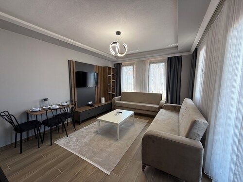 Modern 1+1 Daire - Otel konforunda eşyalı ve mutfaklı geniş alanlı daire