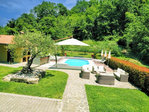 Villa 3 Bed 4 Bath Sleeps 8 Pool Hot tub Air Con