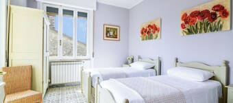 Villa 3 Bed 4 Bath Sleeps 8 Pool Hot tub Air Con