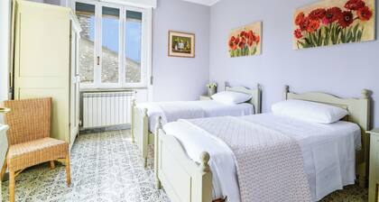 Villa 3 Bed 4 Bath Sleeps 8 Pool Hot tub Air Con