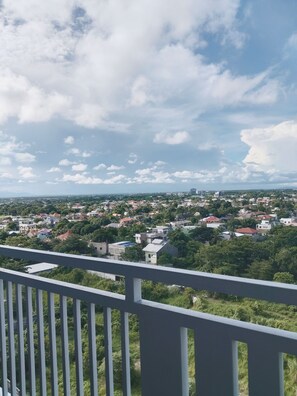 Property grounds - Cozy Room with Balcony in Iloilo City Condo (Iloilo City)