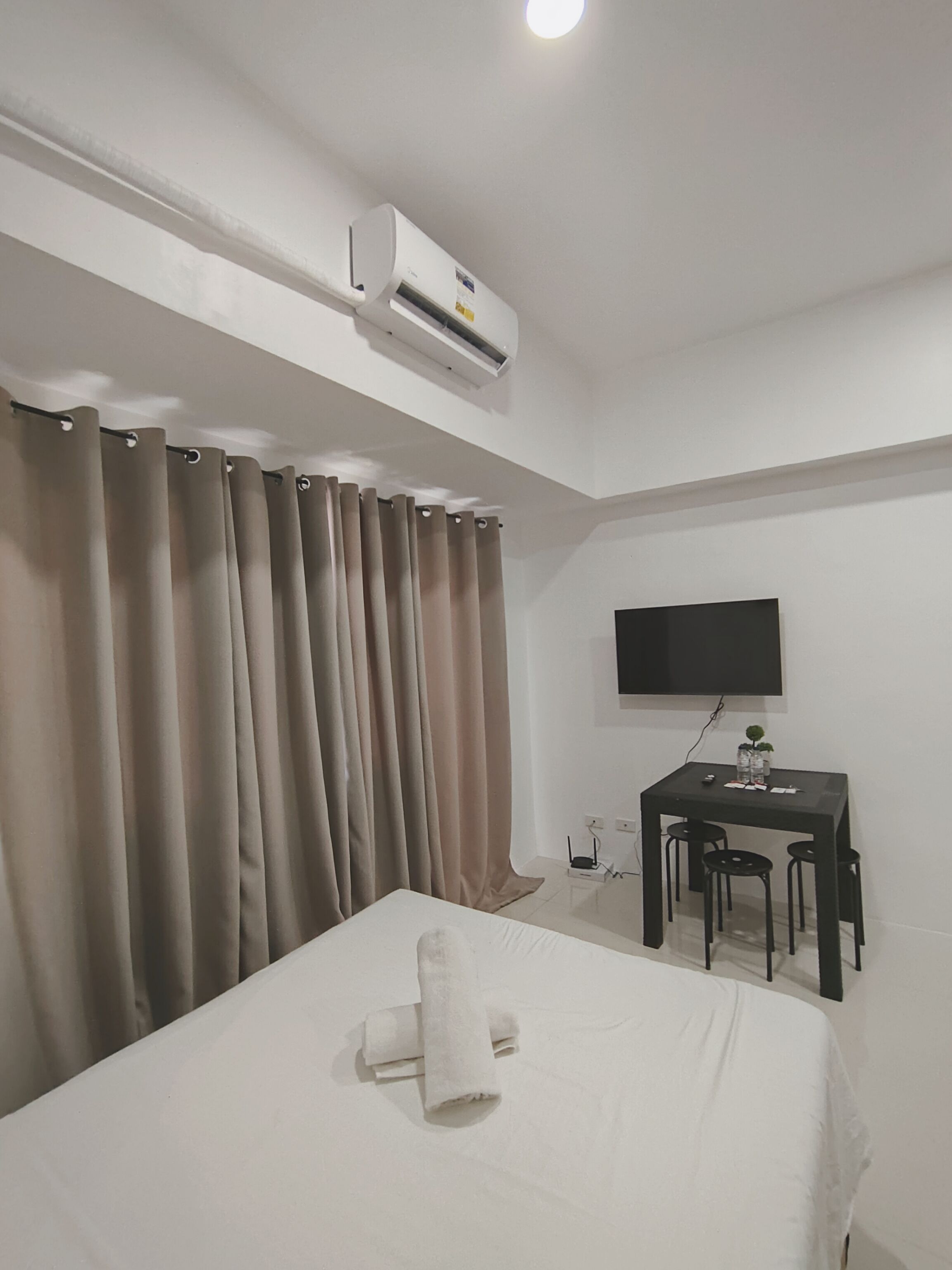 1 bedroom, iron/ironing board, internet, bed sheets