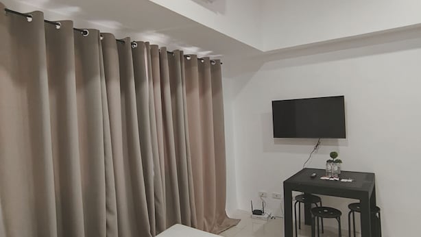 1 habitación, tabla de planchar con plancha, internet y ropa de cama