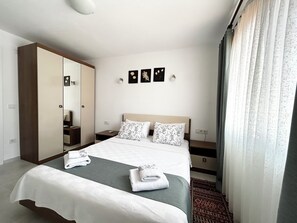 2 bedrooms, iron/ironing board, WiFi, bed sheets - Katya's Home (Unknown)