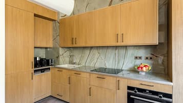 Căn hộ, quang cảnh thành phố | Bếp riêng | Tủ lạnh nhỏ, lò vi sóng, lò nướng, bếp nấu