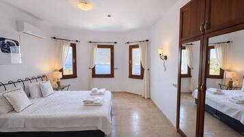 Villa, Sea View | Iron/ironing board (on request), free WiFi