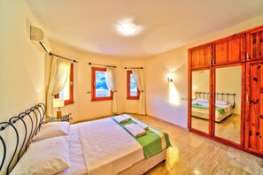 Villa, Sea View | Iron/ironing board, free WiFi