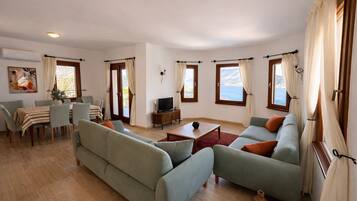 Villa, Sea View | Iron/ironing board (on request), free WiFi