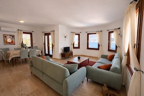 Villa, vistas al mar | Tabla de planchar con plancha y wifi gratis