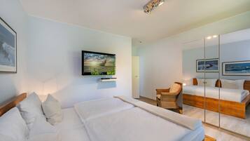 2 bedrooms, iron/ironing board, travel cot, free WiFi