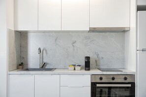 スーペリア スイート シービュー | 専用キッチン | 大型冷蔵庫、電子レンジ、エスプレッソマシン、コーヒー / ティーメーカー