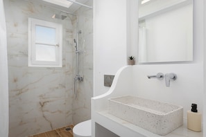 Deluxe Suite, Sea View | Bathroom | Shower, rainfall showerhead, hair dryer, slippers