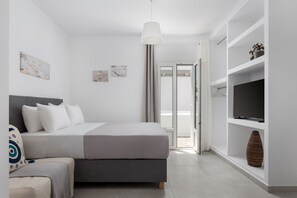 Deluxe Suite, Sea View | Soundproofing, iron/ironing board, free WiFi, bed sheets - Palma Elegant Suites (Naousa)