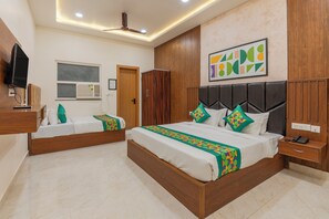 Deluxe-Doppelzimmer | Schreibtisch, Bügeleisen/Bügelbrett