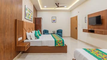 Deluxe Double Room | Desk, iron/ironing board