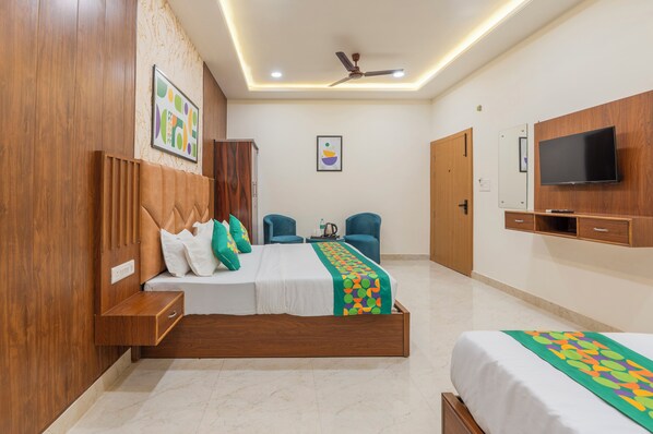 Deluxe Double Room | Desk, iron/ironing board