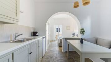 Studio Mewah, pemandangan kota | Brankas, tirai kedap cahaya, dan Wi-Fi gratis