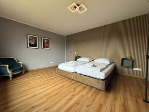 3 chambres, lit parapluie, Wi-Fi gratuit, draps fournis