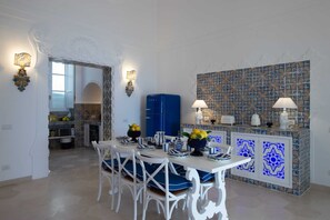 Villa | Dining