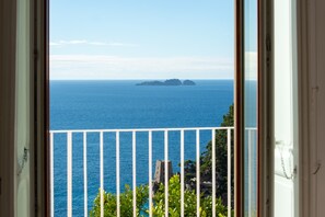 Villa | Balcony