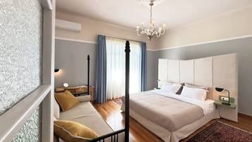 Signature-huoneisto, kaupunkinäköala | Tallelokero huoneessa, yksilöllisesti sisustettu