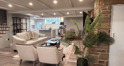 Peaceful escape! PRIVATE 1BR apartment! Stone FP, pool & pickleball court.