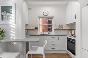 Fridge, oven, stovetop, dishwasher