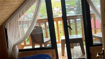 Kamar Triple, balkon, pemandangan gunung | Tirai kedap cahaya, kedap suara, dan Wi-Fi gratis