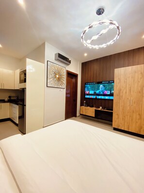 Deluxe Studio Suite | Individually furnished, laptop workspace, soundproofing, free WiFi - Goba Peaks (Dar es Salaam)